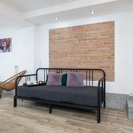 Classic & Elegant Moniuszki In By Renters Διαμέρισμα Krasków
