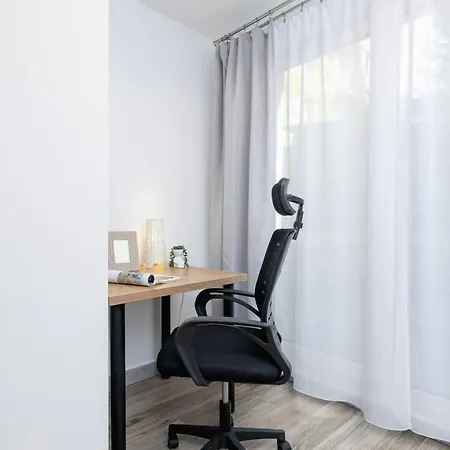 Classic & Elegant Moniuszki In By Renters Διαμέρισμα Krasków